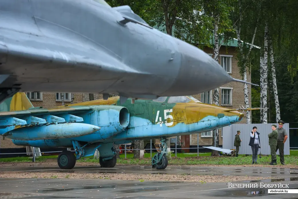 16.08.2019. В расположении 83-го отдельного ордена Красной Звезды инженерно-аэродромного полка создается музей авиации под открытым небом.
