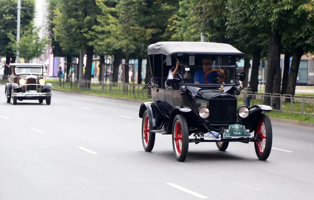 Автопробег Вильнюс-Рига-Таллин в честь 30-летия «Балтийского пути». Фото LETA