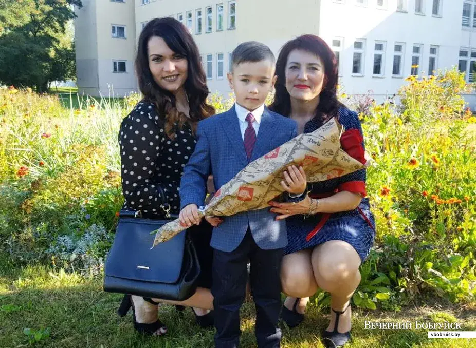 Илья Стацевич с мамой Яной и бабушкой Ядвигой.