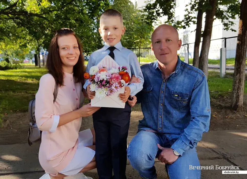 Арсений Полянский с мамой Ольгой и папой Максимом.