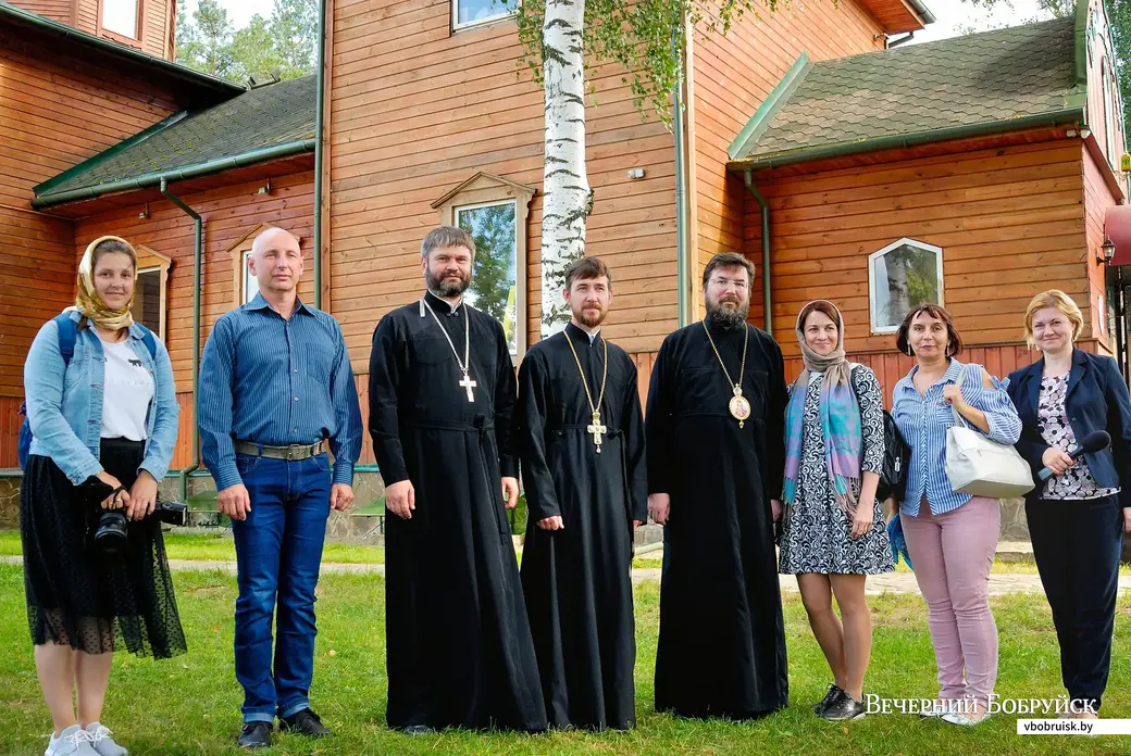 04.09.2019. В середине: настоятель храма Святого пророка Илии иерей Виктор Смычник; протоиерей Сергий Коровинский, секретарь Бобруйской епархии, благочинный Бобруйского