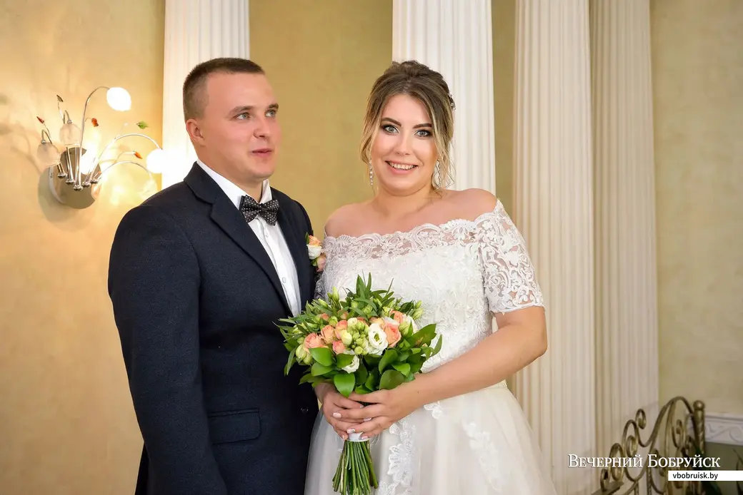 24-летняя Ирина Бондаренко и 25-летний Дмитрий Шваб зарегистрировали свой брак 13 сентября.