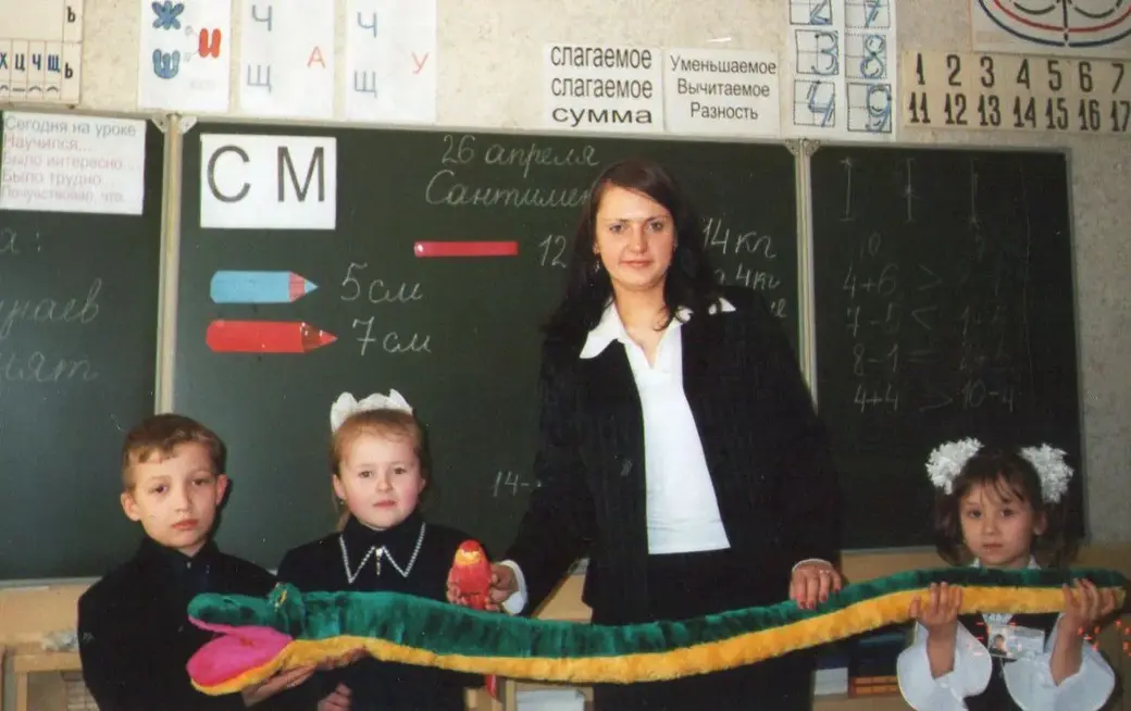 Ирина проводит урок математики.