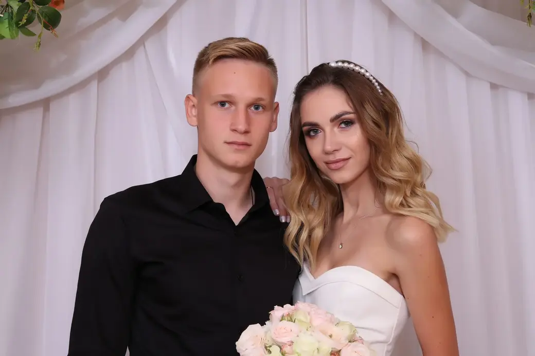 20-летние Ольга и Кирилл Ермаковичи узаконили свои отношения во Дворце гражданских обрядов Бобруйска 27 сентября 2019 года.