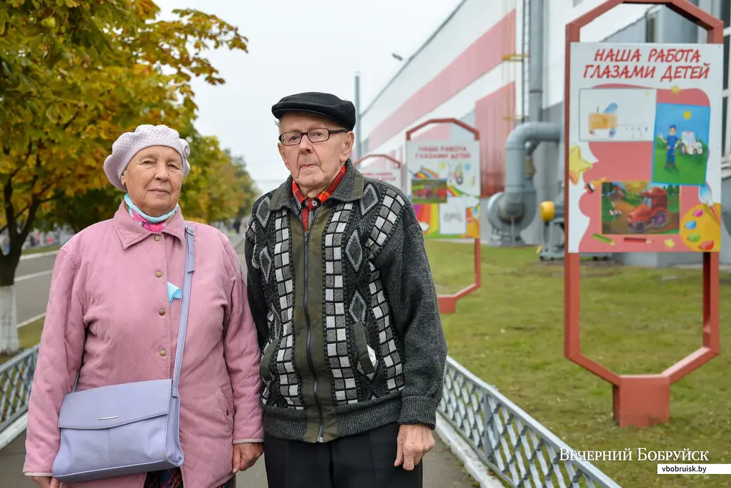 27.09.2019. День машиностроителя на ОАО «Бобруйский завод тракторных деталей и агрегатов». Ветеран предприятия Леонид Кожемякин отработал 38 лет мастером энергетического