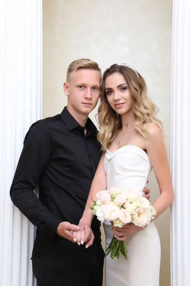 20-летние Ольга и Кирилл Ермаковичи узаконили свои отношения во Дворце гражданских обрядов Бобруйска 27 сентября 2019 года.