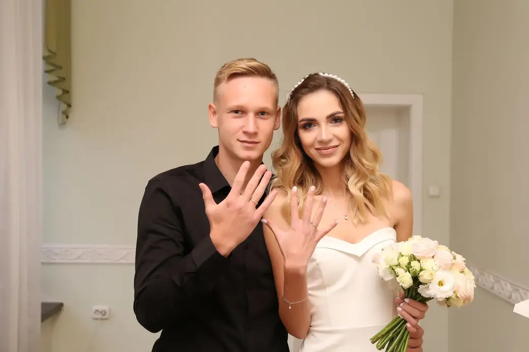 20-летние Ольга и Кирилл Ермаковичи узаконили свои отношения во Дворце гражданских обрядов Бобруйска 27 сентября 2019 года.