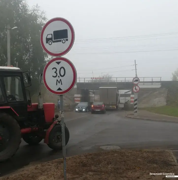 Дочь застряла под кроватью