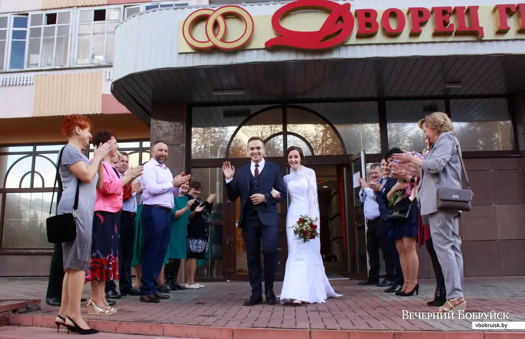 Игорь Жлукто и Карина Базылева зарегистрировали свой брак в пятницу, 4 октября.