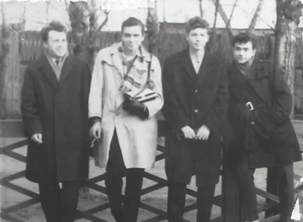 Бобруйск, 1964 год. Леонид Раскин (крайний справа) с друзьями. ФОТО ИЗ АРХИВА АВТОРА