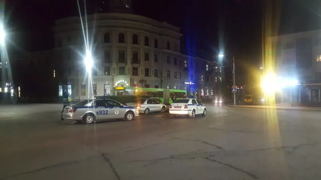 23.10.2019, автомобиль на клумбе в Бобруйске. Фото ГАИ