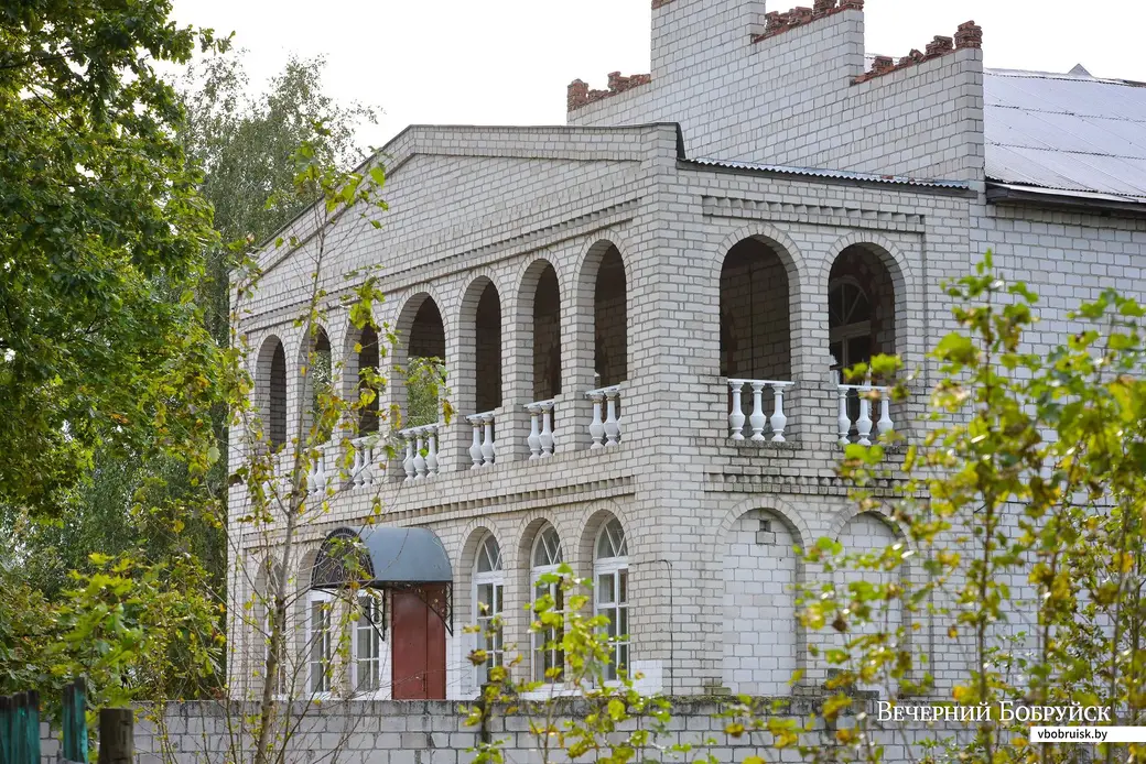 17.09.2019. Жизнь современных цыган в поселке Титовка возле Бобруйска. Цыганские дома на улице Могилевской