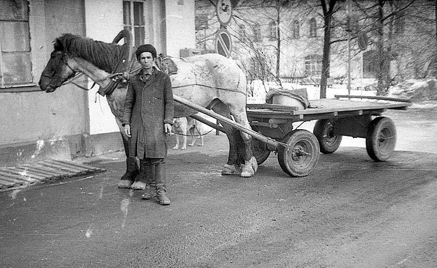 Именно так, по воспоминаниям Гарика, выглядели балаголы в Бобруйске середины 1960-х. Фото photoline.ru.