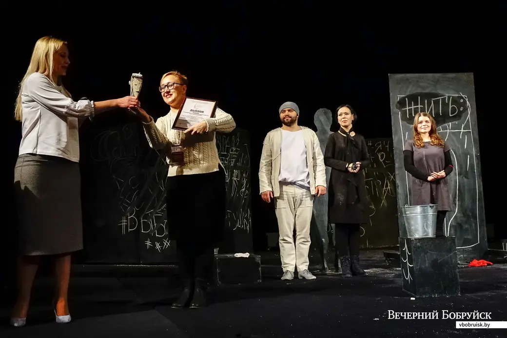 02.11.2019. Трагическая комедия «Летели качели» по одноимённой пьесе Константина Стешика в постановке Дениса Паршина. Гомельский городской молодёжный театр. VII