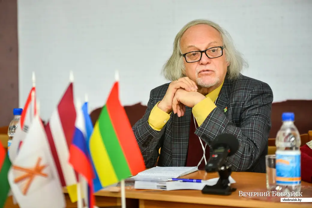 03.11.2019. Обсуждение спектаклей с участием критиков, творческих коллективов и зрителей. Доктор философских наук, профессор. Философ, культуролог, художественный критик