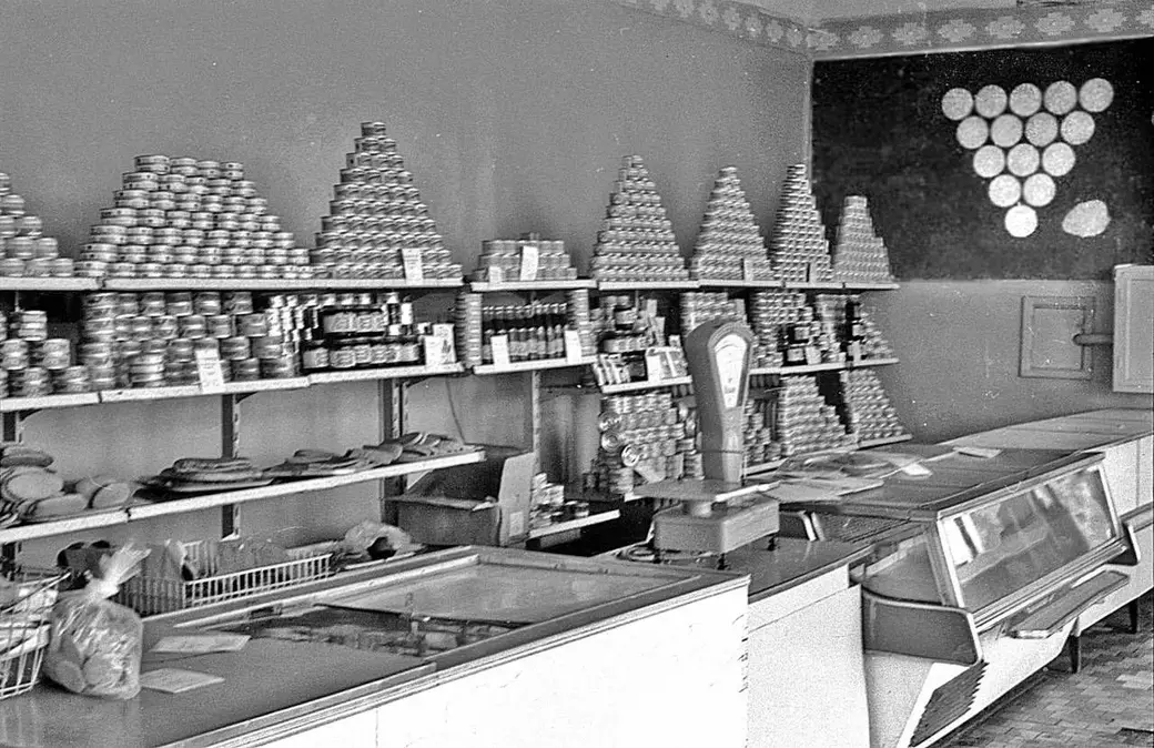 Так выглядели витрины советских магазинов в 1980-е. ФОТО RETAILER.RU