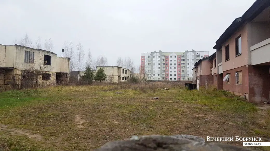 18 ноября 2019 г. Бобруйск. Недостроенные коттеджи завода КПД в микрорайоне 5-Б.