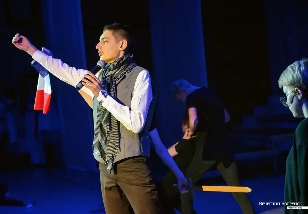 23.03.2019. Шоу-конкурс «Мисс и Мистер школа-2019» в Бобруйске. Выступает Ратмир Грищенко (СШ №4).