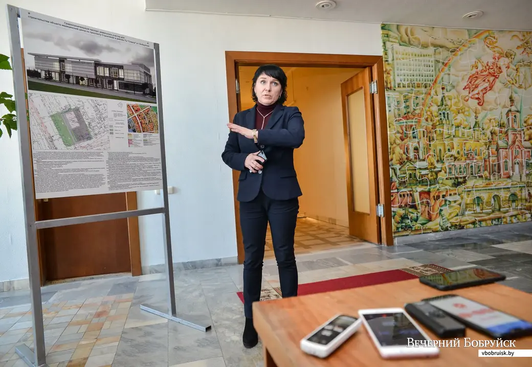 22.11.2019. Градостроительную концепцию медицинского центра по проспекту Строителей представляет зам. главного архитектора Бобруйска Елена Гумен.