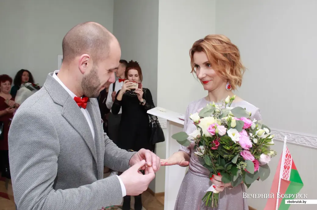 Елена Королева и Олег Лесненко зарегистрировали свой брак 6 декабря.