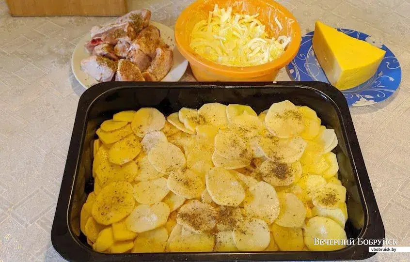 Готовим сами. Картошка, запеченная с курицей.
