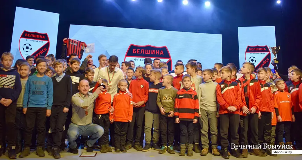 12.12.2019. Торжественное чествование ФК «Белшина», чемпионов Первой лиги чемпионата Беларуси. Общее фото с залом.