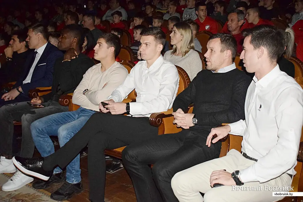12.12.2019. Торжественное чествование ФК «Белшина», чемпионов Первой лиги чемпионата Беларуси. В первом ряду – команда.