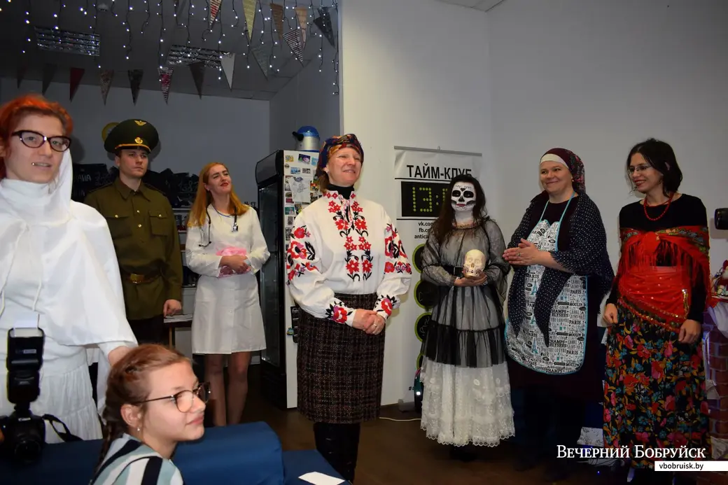 20.12.2019, Бабруйск. Калядная персанажы: Смерць, Салдат, Доктар, Баба, Смерць, Баба, Цыганка