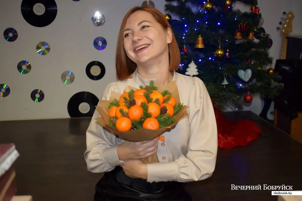 22.12.2019. Новогодняя барахолка в Бобруйске. Букет из мандаринов нарасхват для фото.