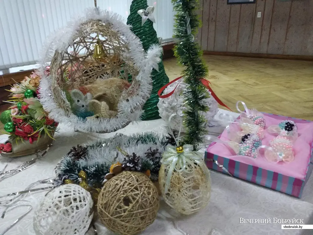 Конкурс новогодних шаров во Дворце искусств.