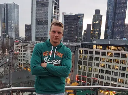 Максим Петров.