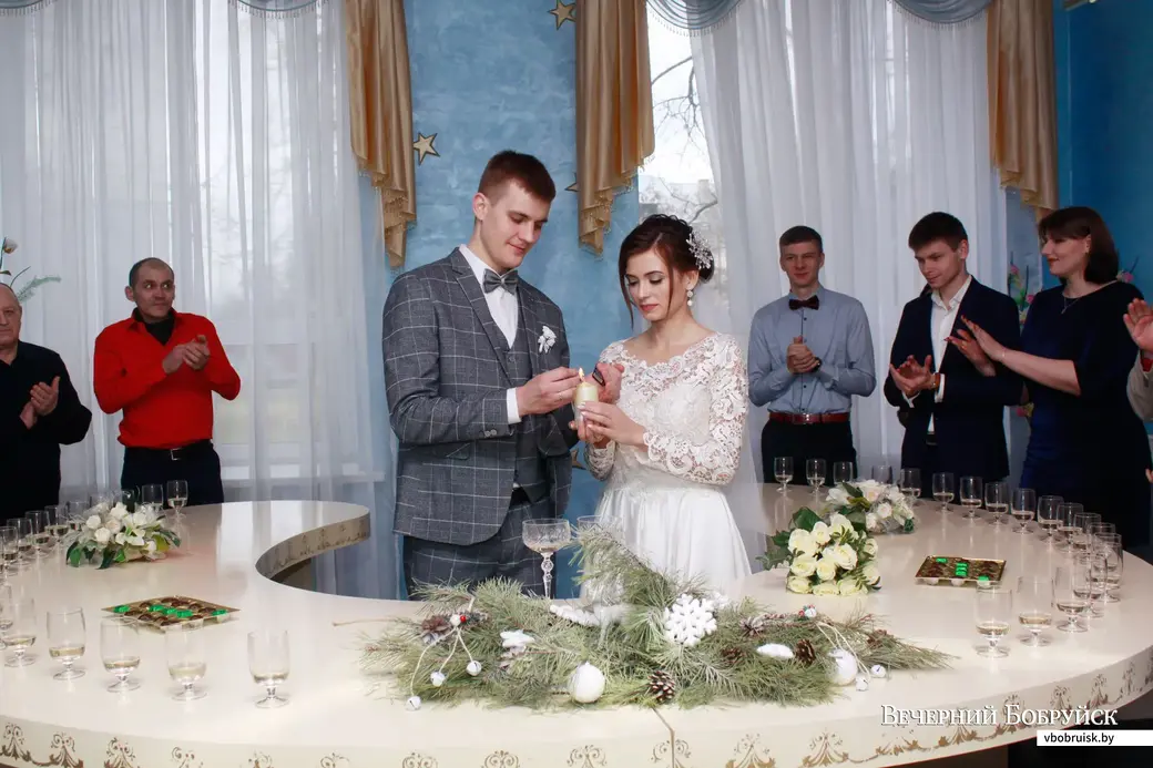 25-летние Яна Бокая и Евгений Минкевич зарегистрировали свой брак 18 января.