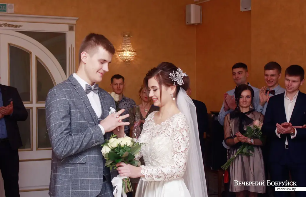 25-летние Яна Бокая и Евгений Минкевич зарегистрировали свой брак 18 января.