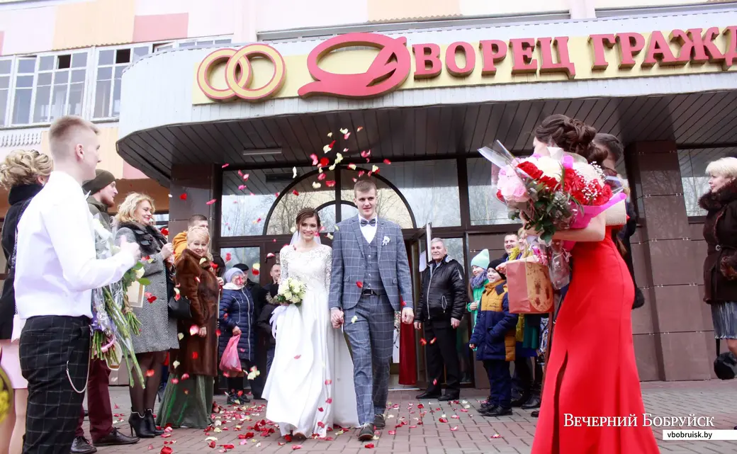 25-летние Яна Бокая и Евгений Минкевич зарегистрировали свой брак 18 января.