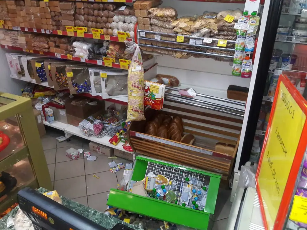 11.01.2020, в Бобруйском магазине разбили витрину.