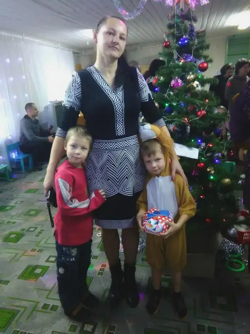 Анна Архипенко с сыновьями: Богданом и Николаем.