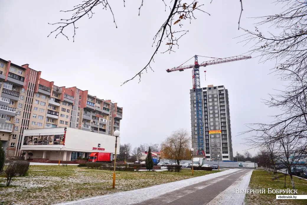 24.01.2020. Строительство многоэтажного дома на улице Горького