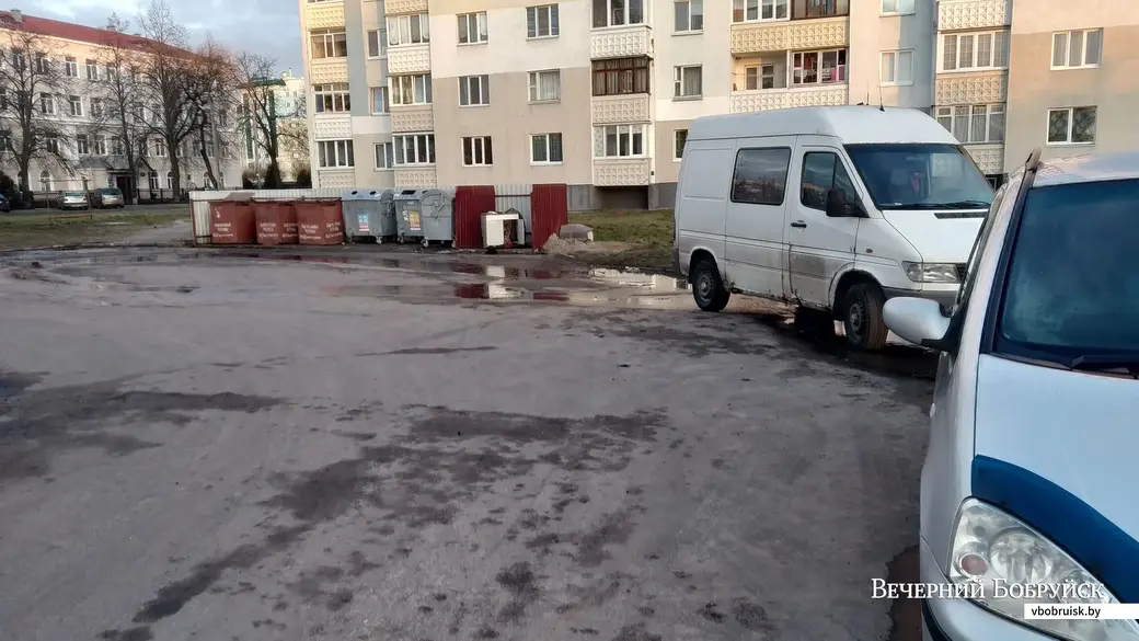 03.02.2020. Место у контейнерной площадки, где вчера обнаружили труп.