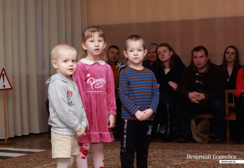 Родительское собрание в дошкольном центре развития ребенка № 49 с участием ГАИ и МЧС