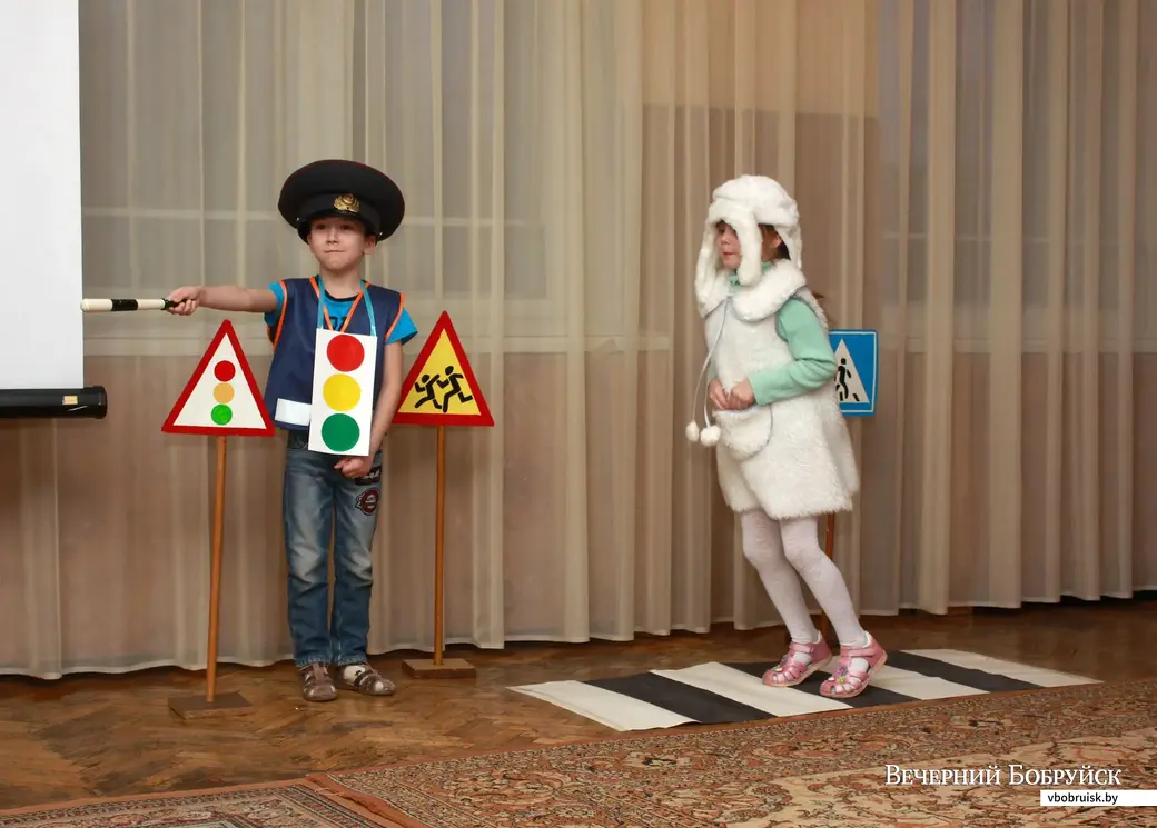Родительское собрание в дошкольном центре развития ребенка № 49 с участием ГАИ и МЧС