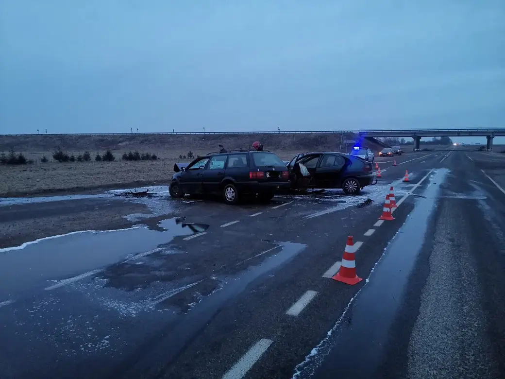 22.02.2020. Три человека пострадали в лобовом столкновении под Оршей. Фото: УГАИ УВД Витебского облисполкома
