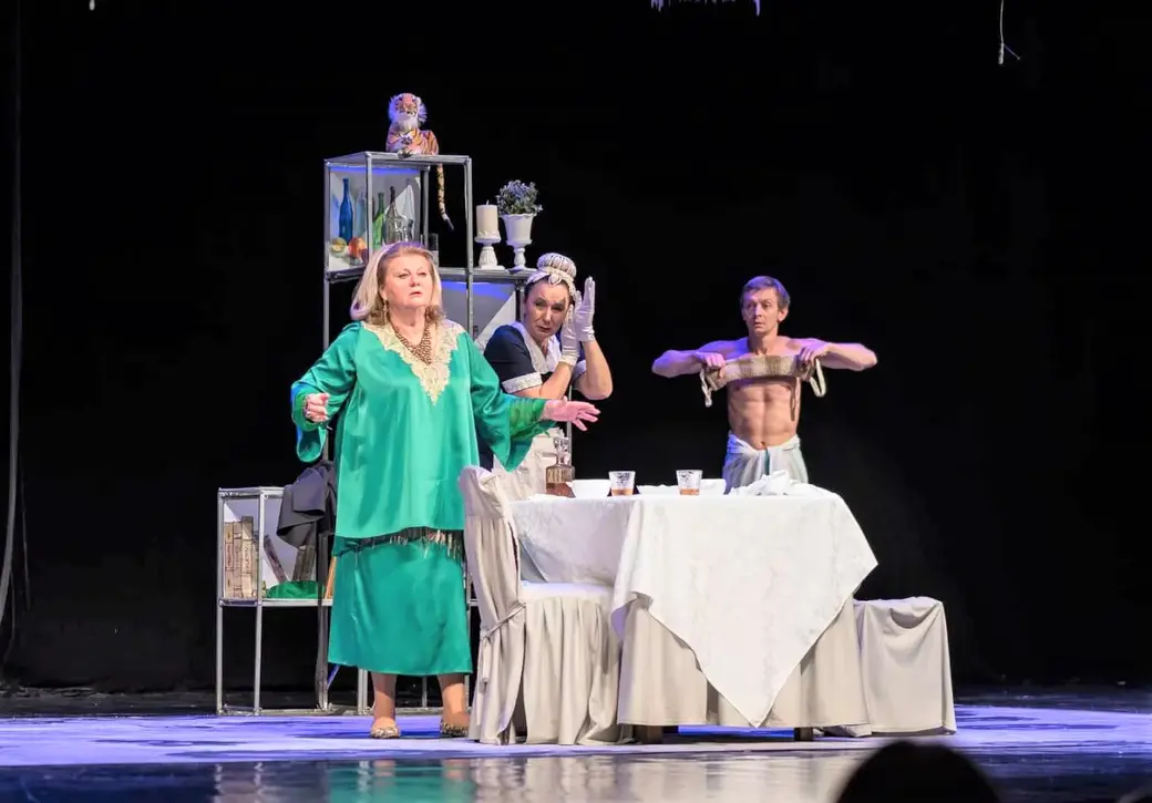 Ирина Муравьева в спектакле «На струнах дождя». Фото: teatr-bobr.by