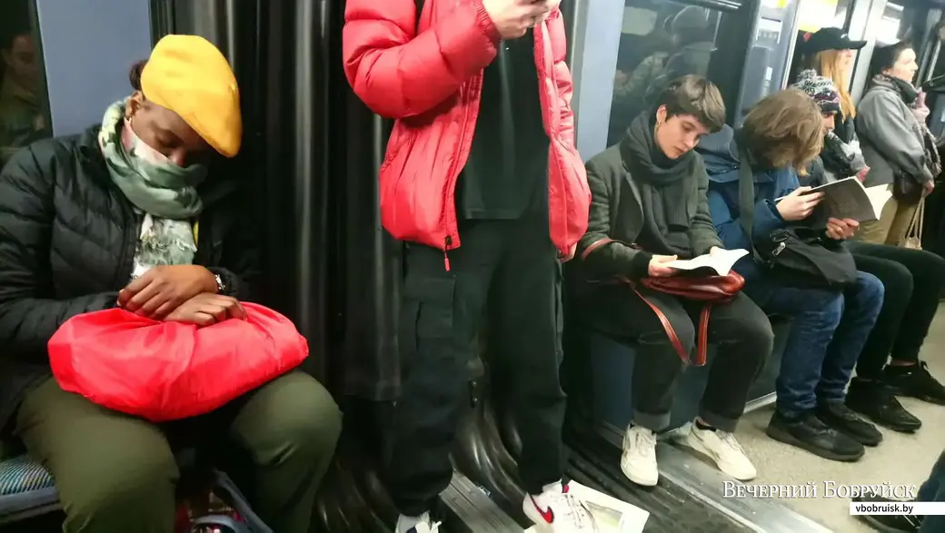 В метро Парижа.