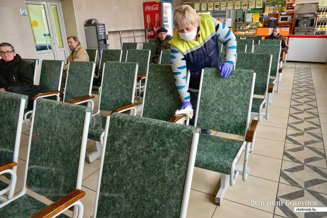 17.03.2020. Антиэпидемические меры против коронавируса на железнодорожном вокзале «Бобруйск»