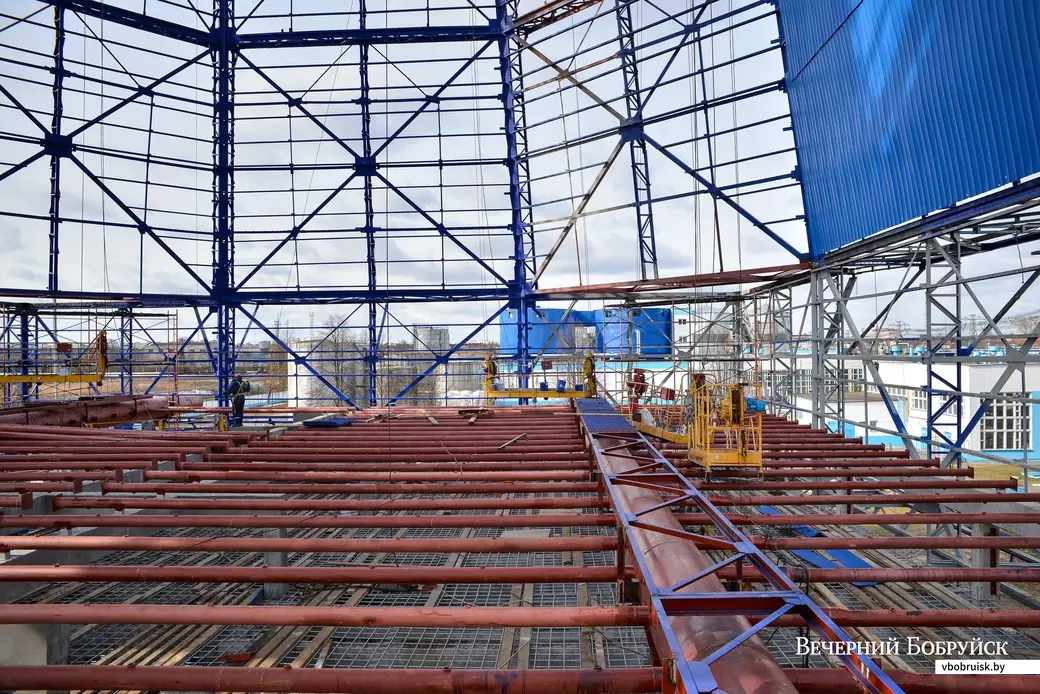 01.04.2020. Реконструкция градирни ТЭЦ-2. Фото Руслана Дереповского.