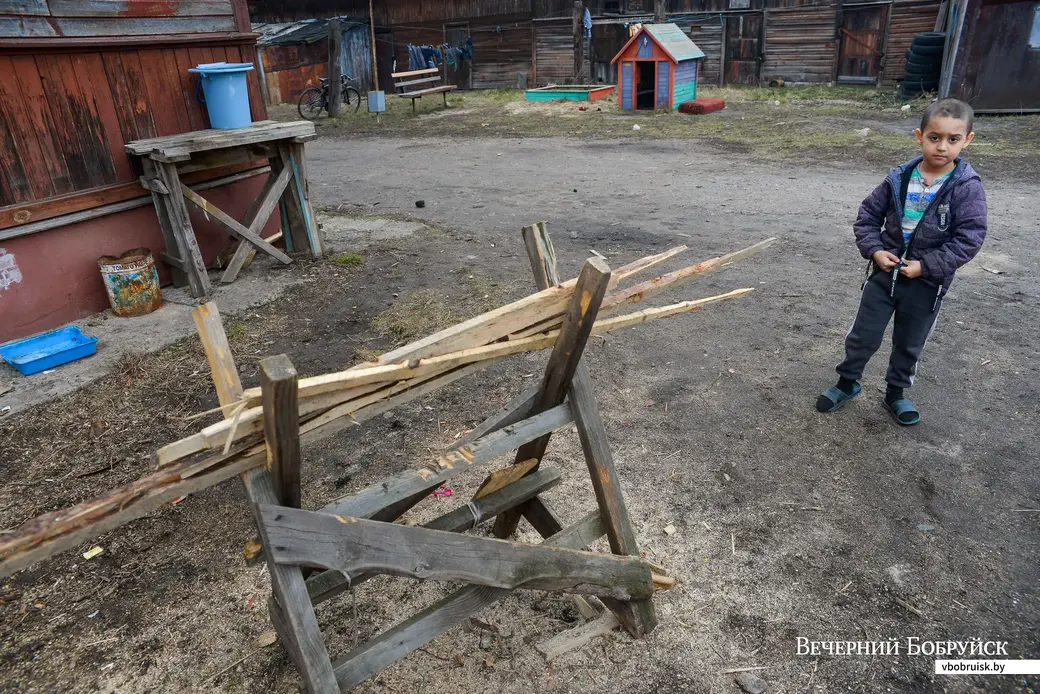 28.02.2020. Жизнь в бараке. Как устраивают быт жильцы дома №2Б по улице Циолковского