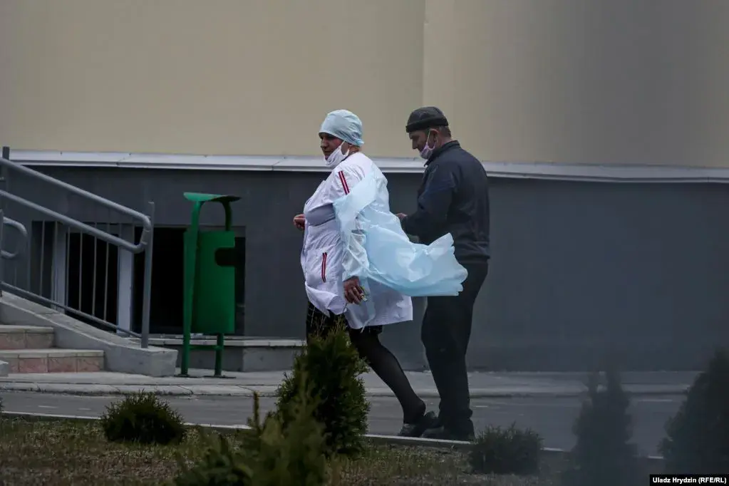 На тэрыторыі асіповіцкай бальніцы.