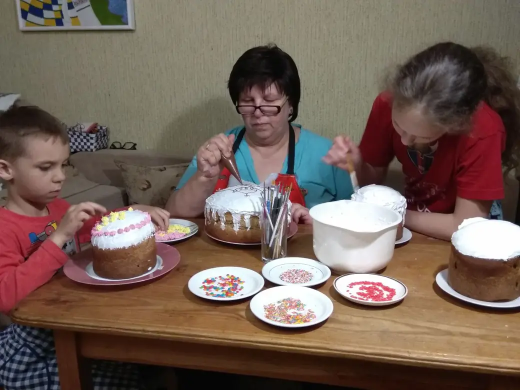 Солодкие за работой