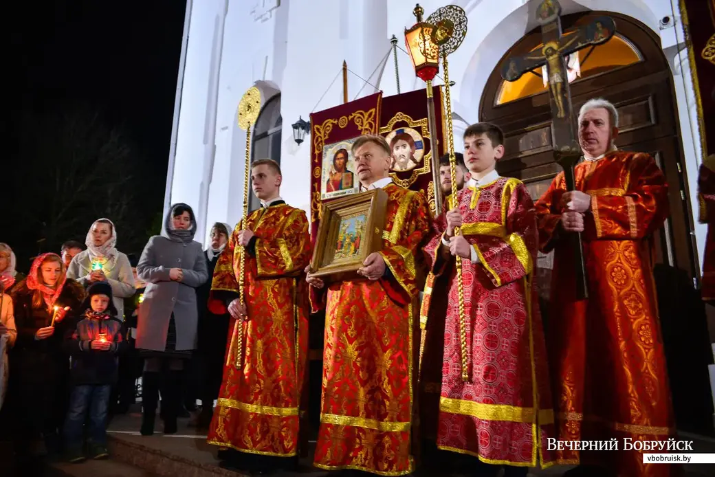 18.04.2020. Пасхальное богослужение в Свято-Никольском соборе Бобруйска.
