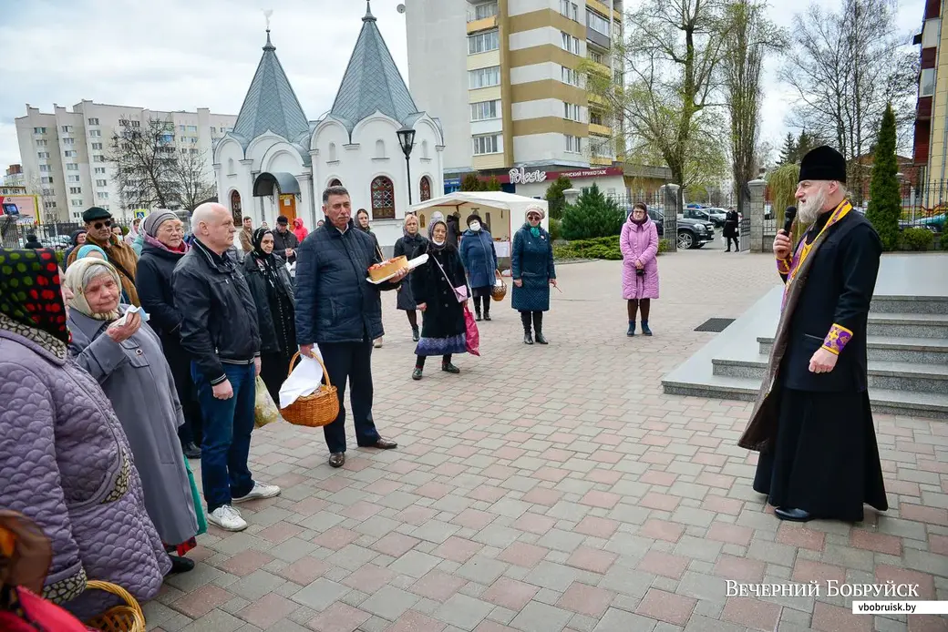 18.04.2020. Настоятель Свято-Георгиевского храма протоиерей Геннадий Вейго обращается к прихожанам с краткой проповедью в канун Пасхи